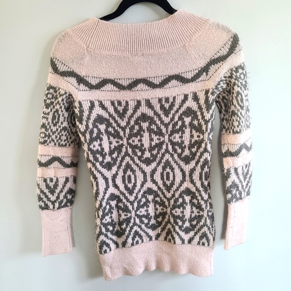 ✨️5 for $25✨️ Xs Kismet Pink and Grey Sweater - Picture 2 of 2
